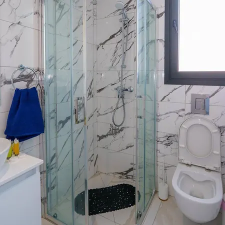 Seaview Suite49 Steps To Mackenzie Beach Larnaca 公寓 *