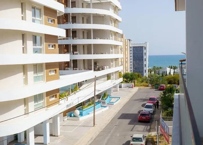Seaview Suite49 Steps To Mackenzie * Larnaca
