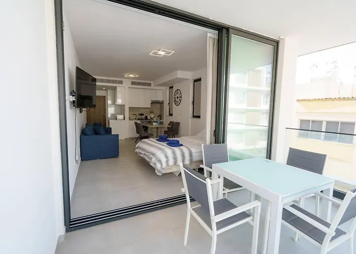 Seaview Suite49 Steps To Mackenzie * Larnaca