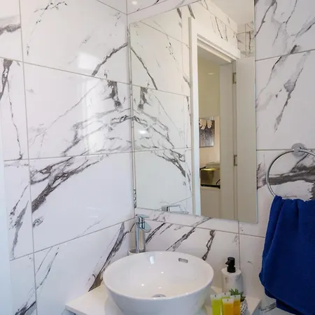 Seaview Suite49 Steps To Mackenzie Beach Larnaca Apartment *