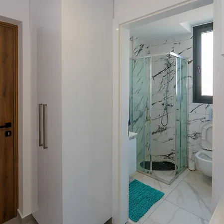 شقة Seaview Suite49 Steps To Mackenzie Beach Larnaca *