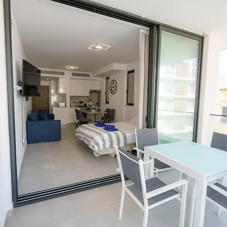 Seaview 49 With Balcony & Open Kitchen, Free Parking & Smart Tv * Larnaca
