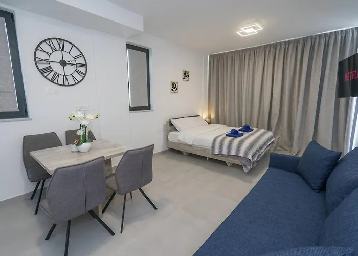 Seaview 49 With Balcony & Open Kitchen, Free Parking & Smart Tv Lejlighed *