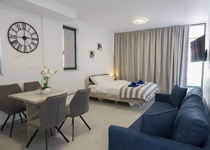 Seaview Suite49 Steps To Mackenzie Apartamento Lárnaca