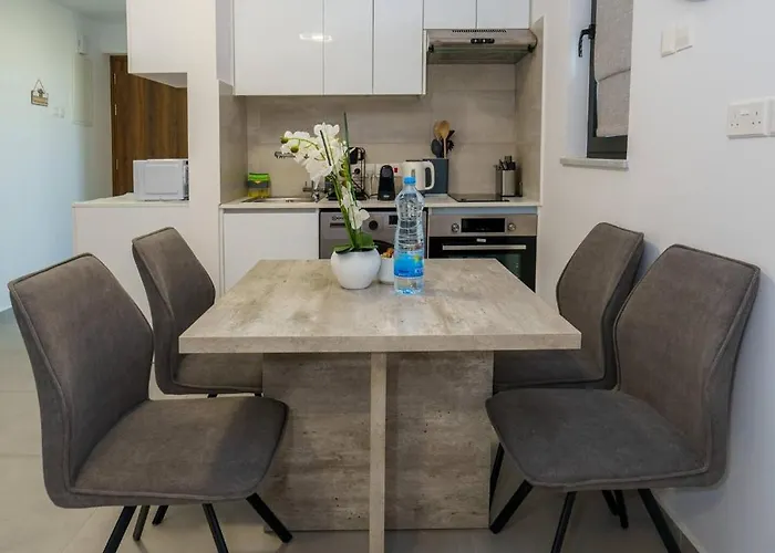 Seaview 49 With Balcony & Open Kitchen, Free Parking & Smart Tv Lejlighed