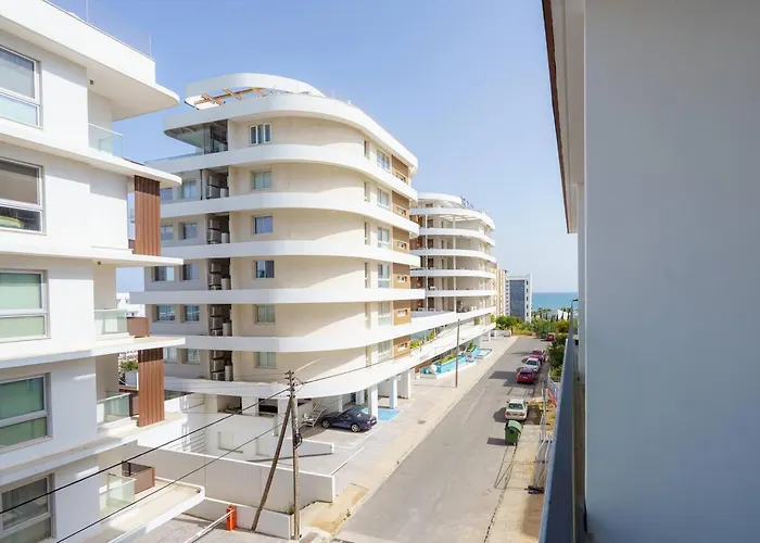 Seaview 49 With Balcony & Open Kitchen, Free Parking & Smart Tv * Larnaca