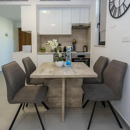 Seaview Suite49 Steps To Mackenzie Beach Larnaca Apartman