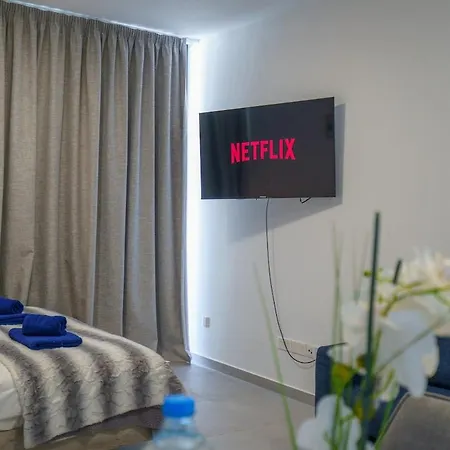 Hubstay - Seaview Suite 49 in Mackenzy Larnaca Apartament