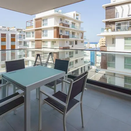 Seaview Suite49 Steps To Mackenzie Beach Larnaca Apartman Lárnaka