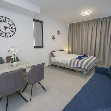 Seaview Suite49 Steps To Mackenzie Beach Larnaca Apartman