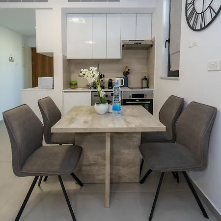 Seaview Suite49 Steps To Mackenzie Beach Larnaca Apartman