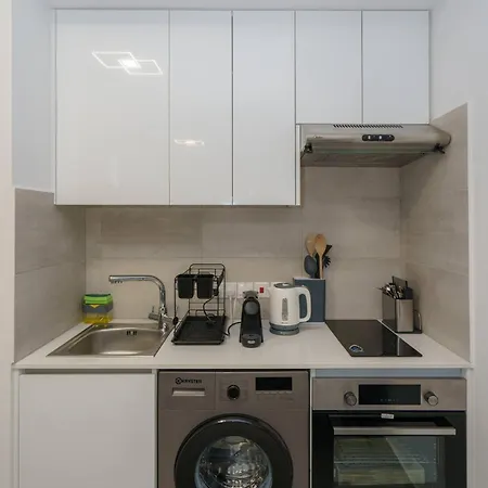 Seaview Suite49 Steps To Mackenzie Beach Larnaca